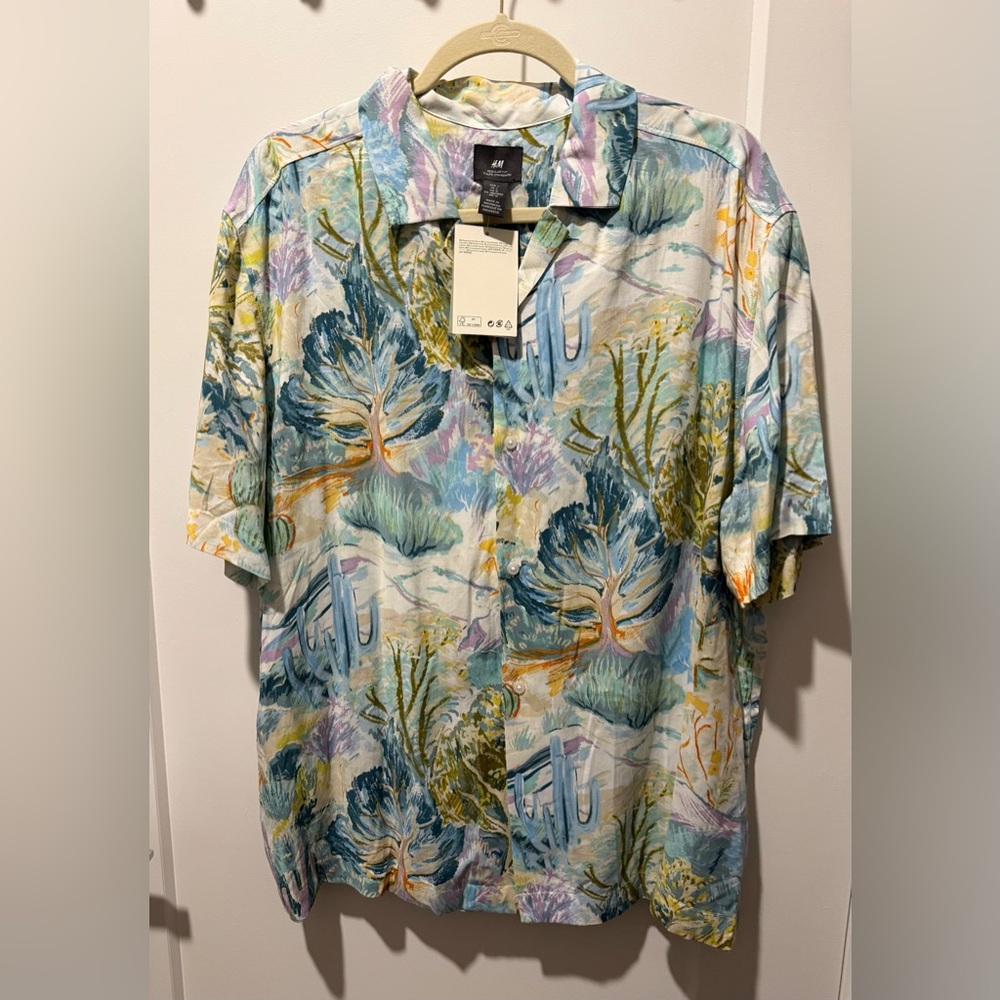 H&M Pastel Blue and Green Tropical Print Button-Down Shirt. Size L New With Tags